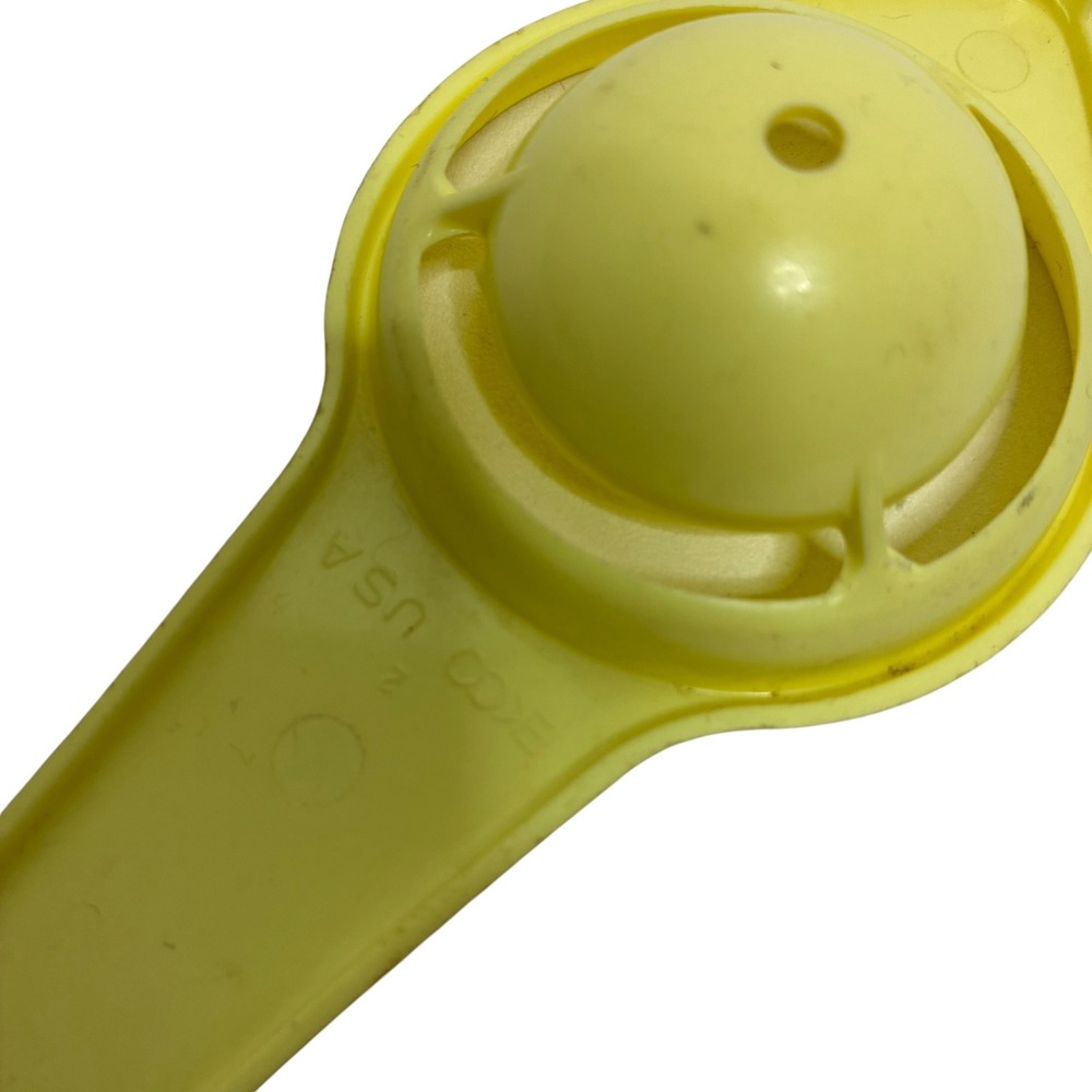 Vintage EKCO USA Yellow Plastic Egg Separator Kitchen Tool Retro Gadget 6.5" - Picture 3 of 3